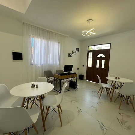 Sofia House בית הארחה